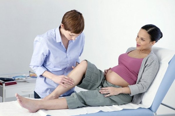 отекает одна нога при беременности